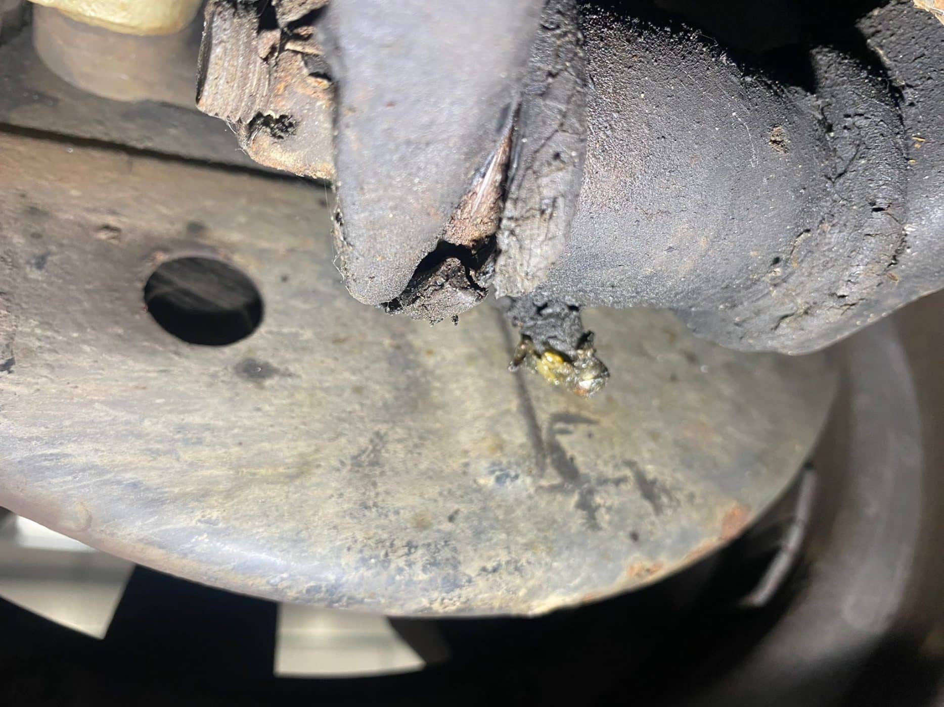 13032023 1975 MGB GT V8 Front Suspension Bushes 7 1