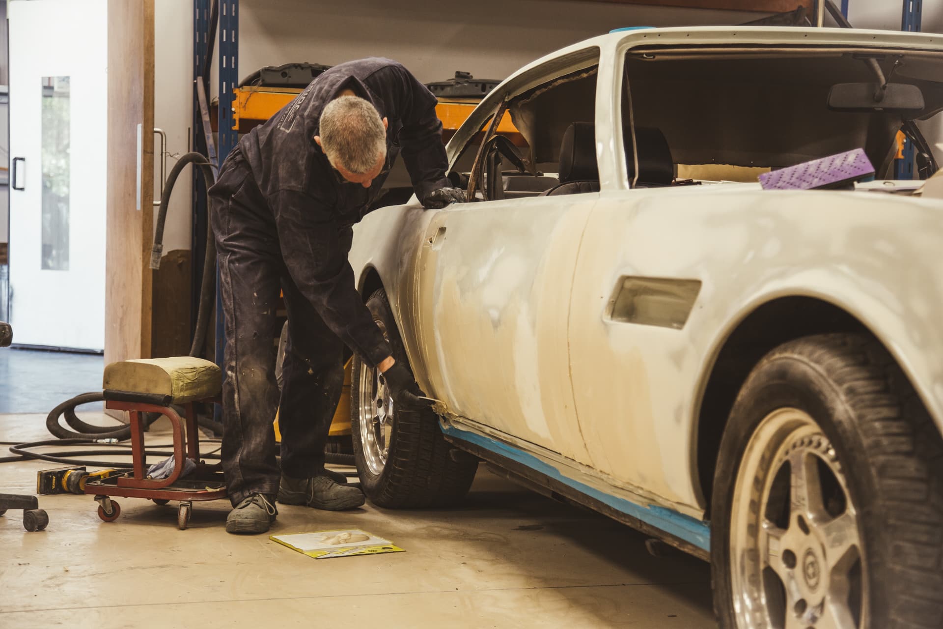 040423 1976 Aston Martin AMV8 Filler 6