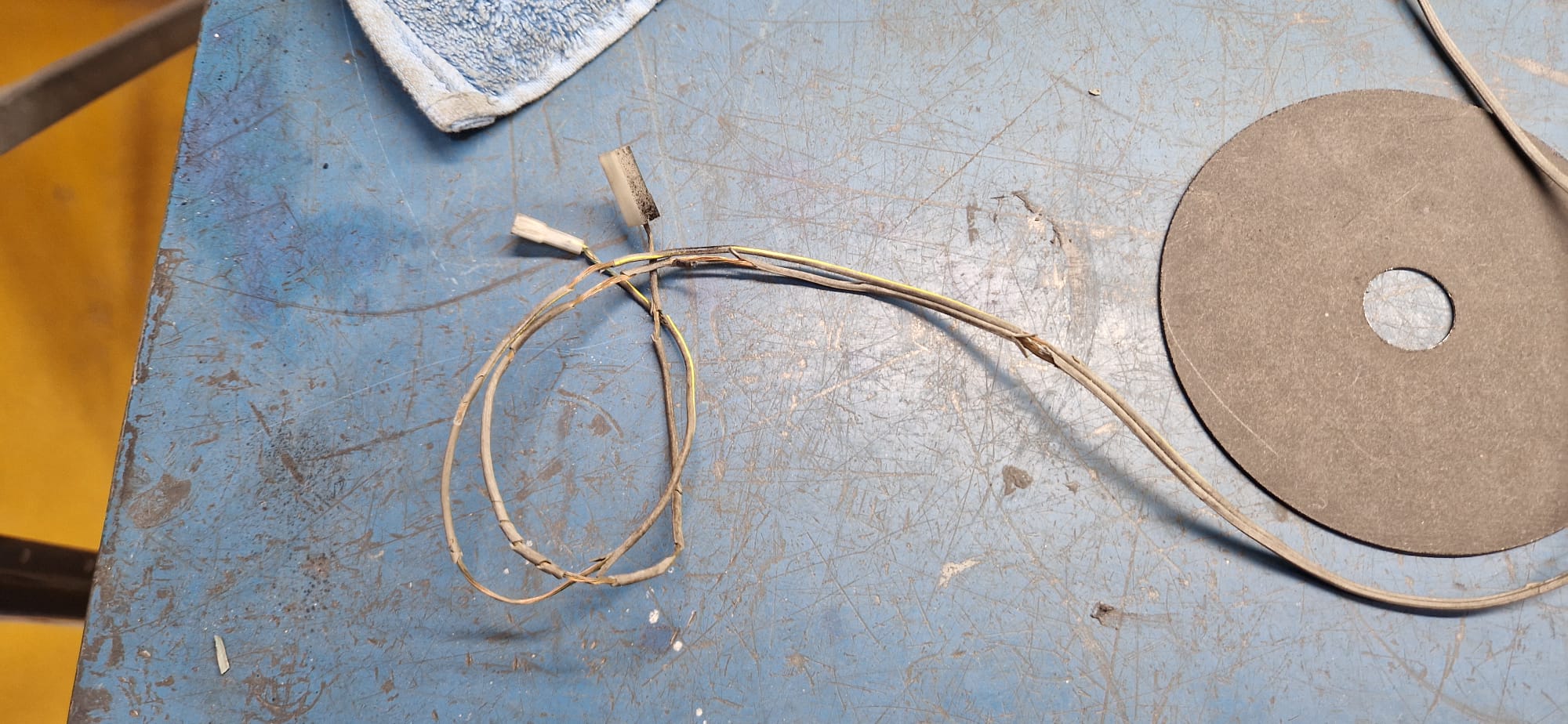 13042023 1980 Saab 99 Turbo speaker wires 4 1