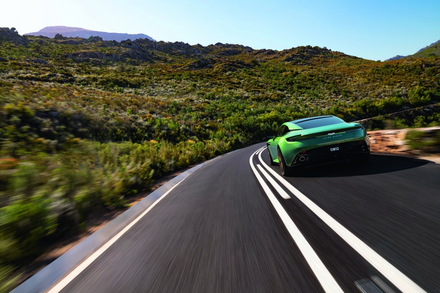 Aston Martin DB12 32 1