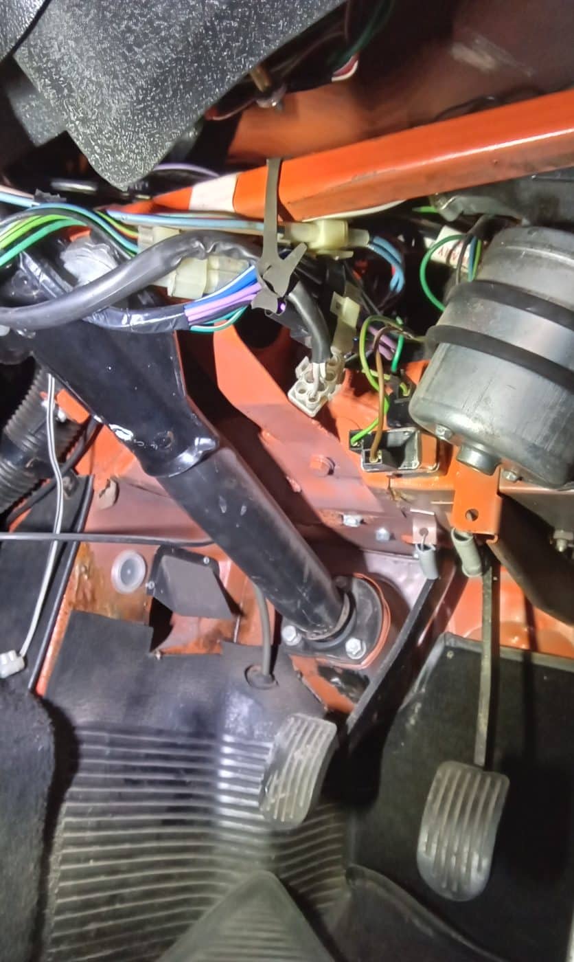 05062023 1980 MGB GT horn mirror and fan repairs 10 1