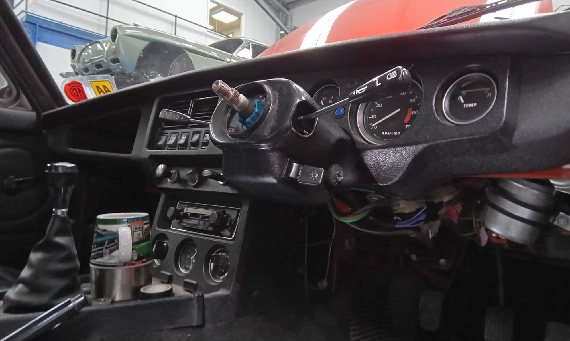 05062023 1980 MGB GT horn mirror and fan repairs 12 1