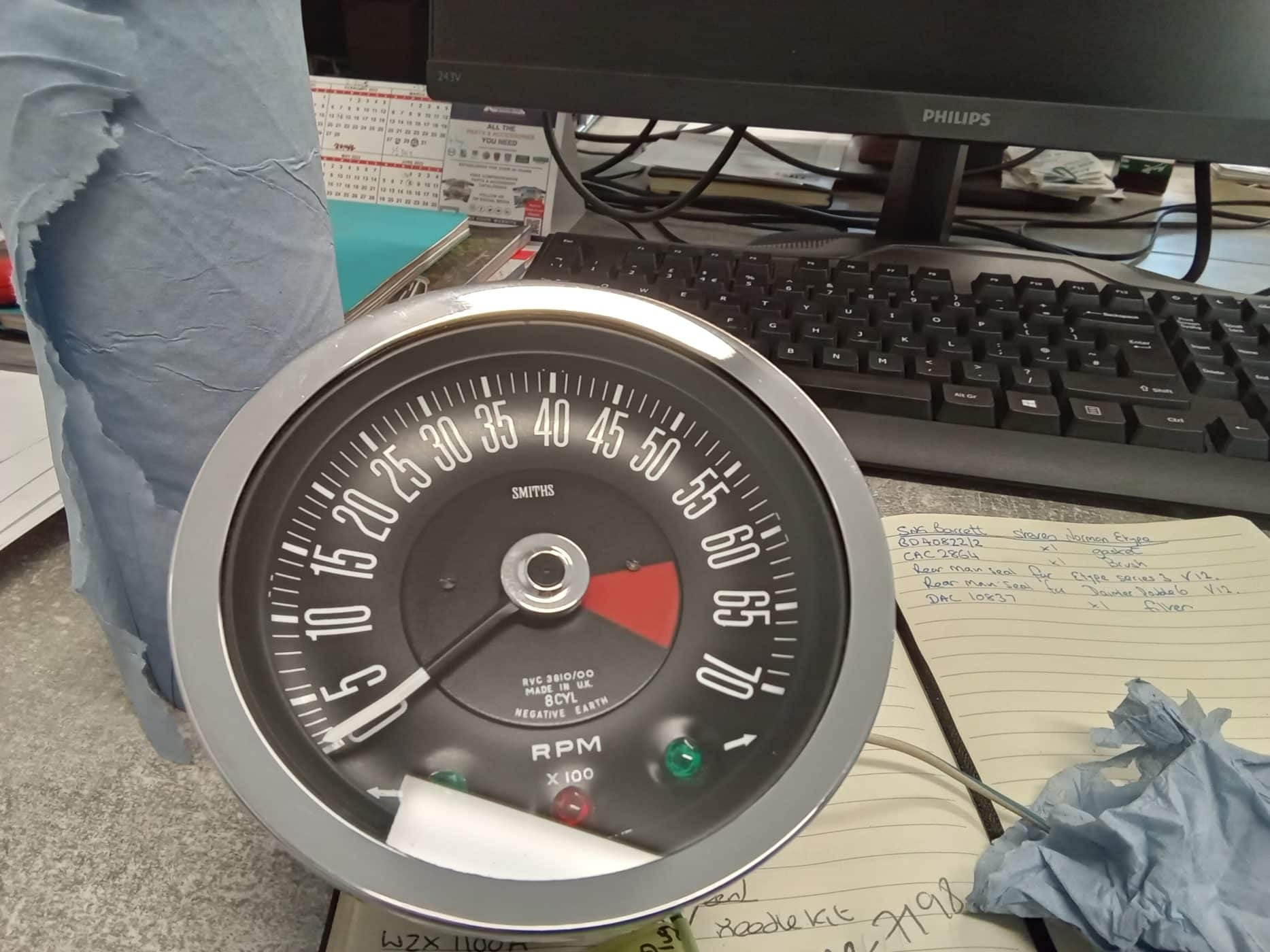 26062023 1976 Aston Martin AMv8 cleaning dials 3 1
