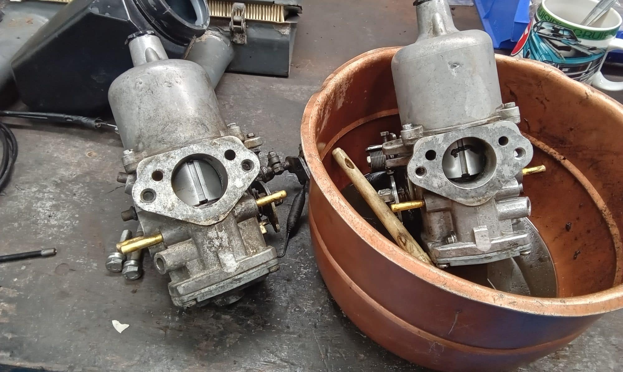 26062023 1980 MGB GT ignition switch and carbs 8 1