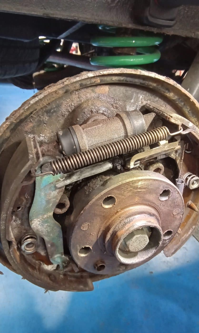09082023 1991 Volkswagen Transporter T4 service 13 1