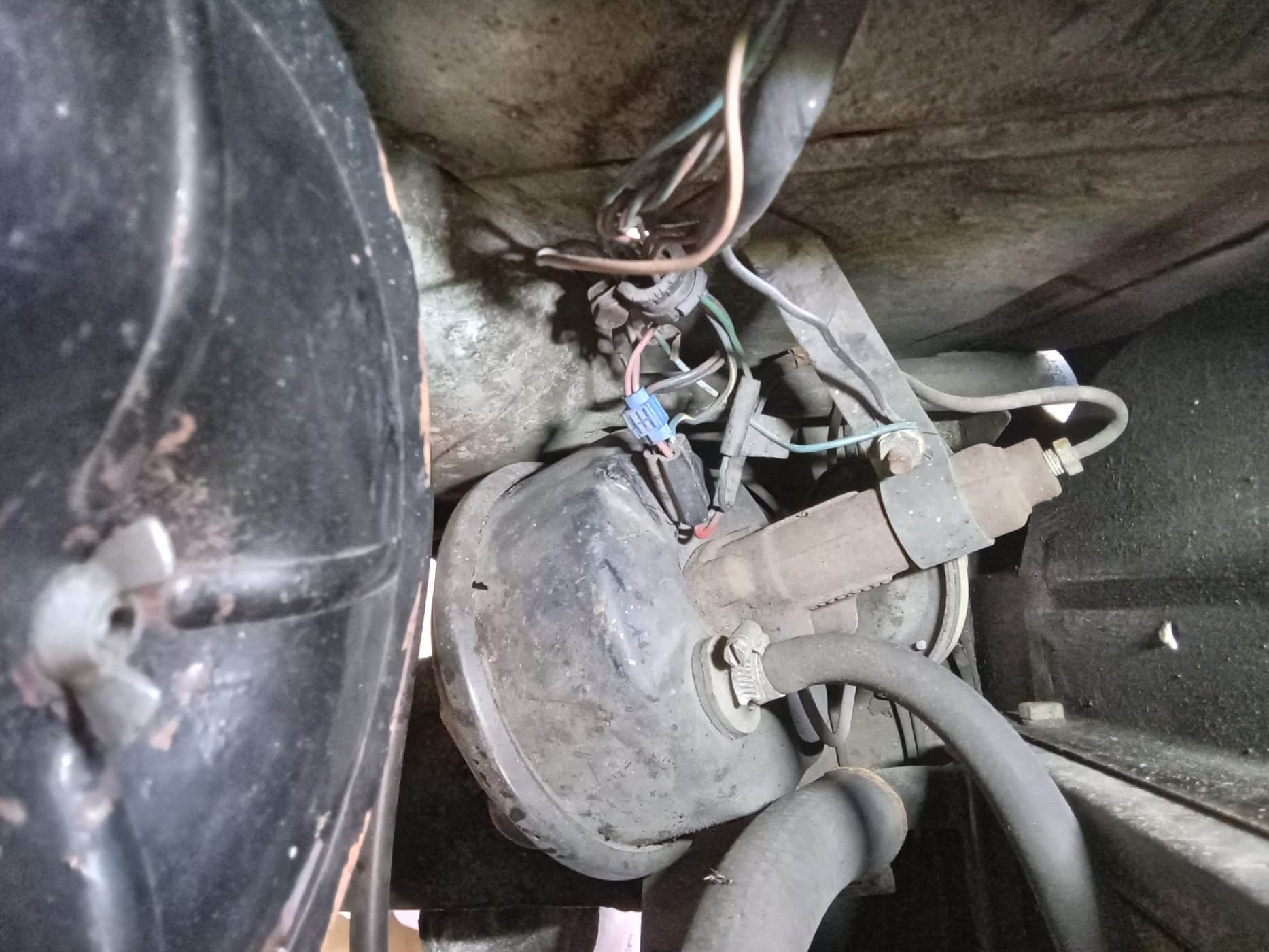 30082023 1960 Morris Minor repair with Mauro 11 1