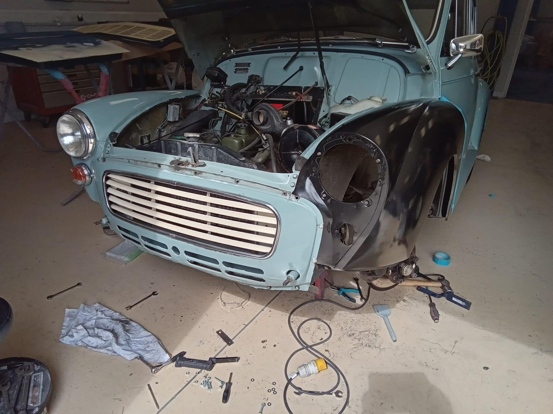30082023 1960 Morris Minor repair with Mauro 27 1