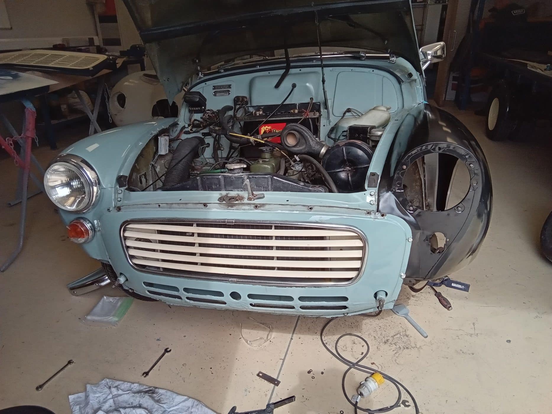 30082023 1960 Morris Minor repair with Mauro 28 1