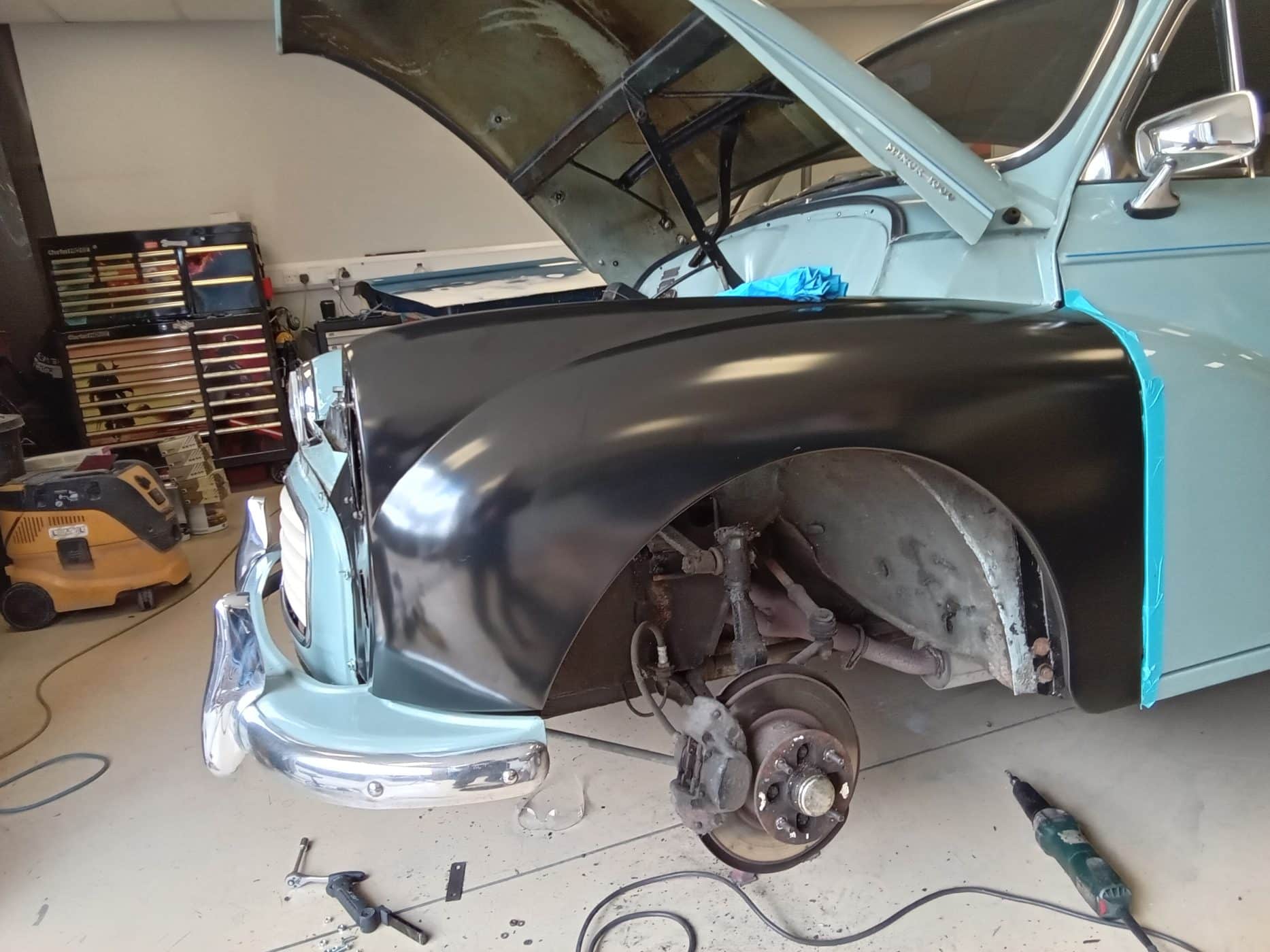 30082023 1960 Morris Minor repair with Mauro 31 1