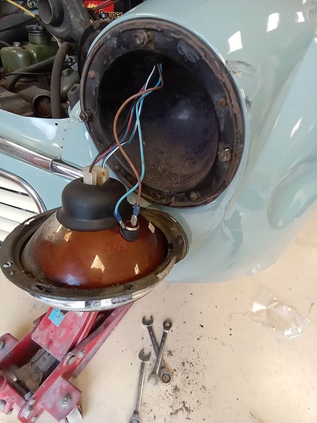 30082023 1960 Morris Minor repair with Mauro 7 1