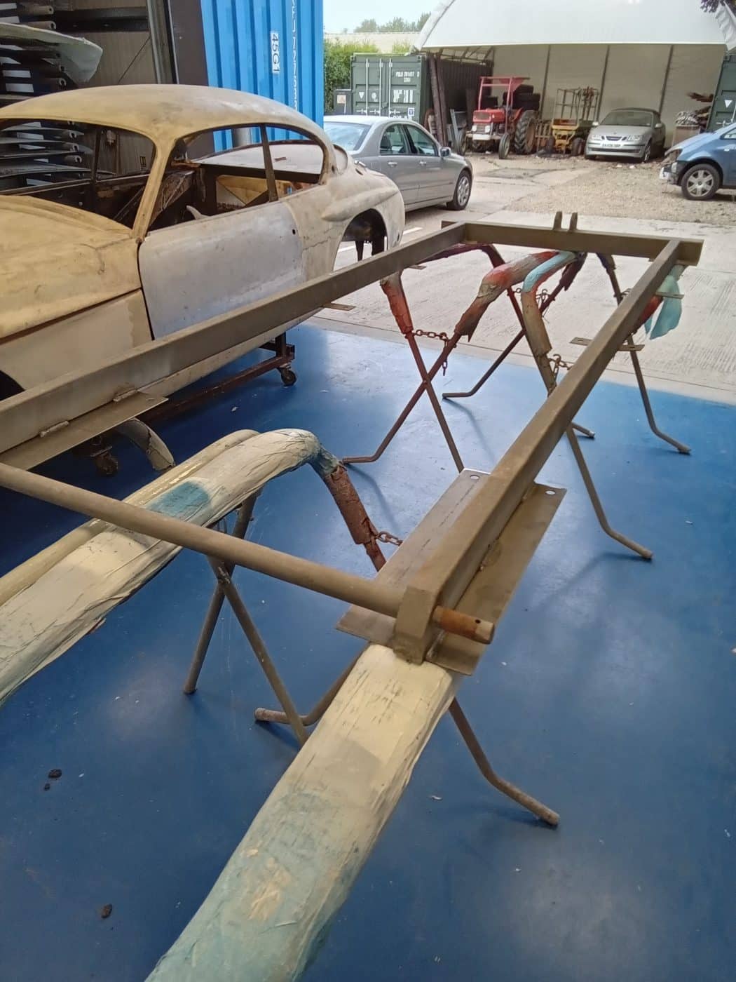 30082023 Ford Transit Tipper MKII bed frame in paint 2 1
