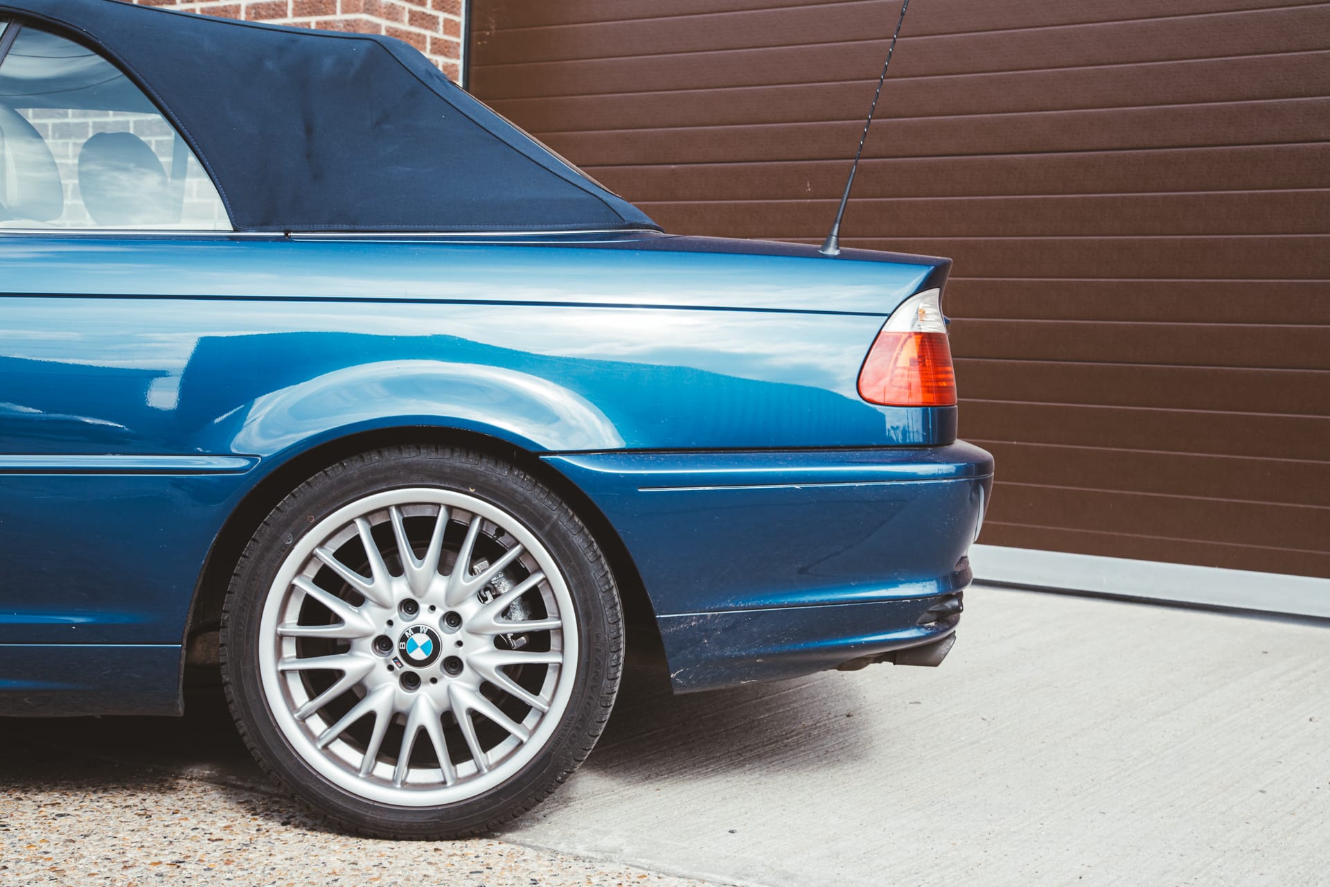 120923 2001 BMW 325i 4 1