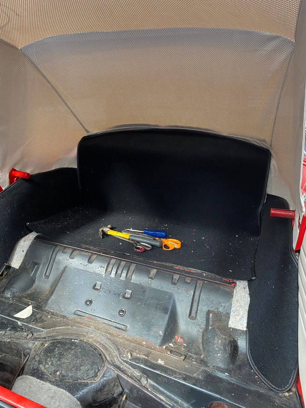 15092023 1974 Volkswagen Beetle headliner 1 1