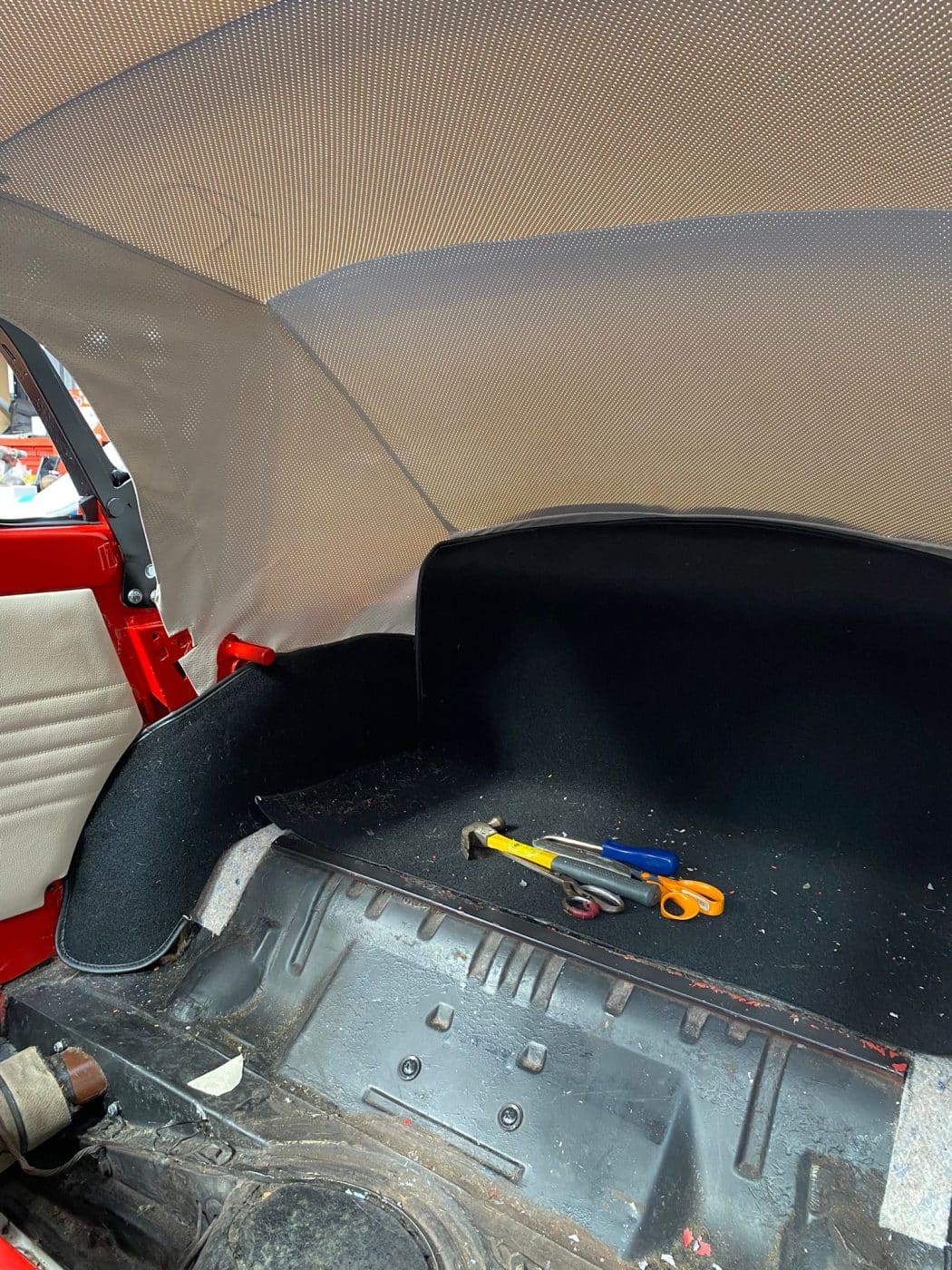 15092023 1974 Volkswagen Beetle headliner 2 1