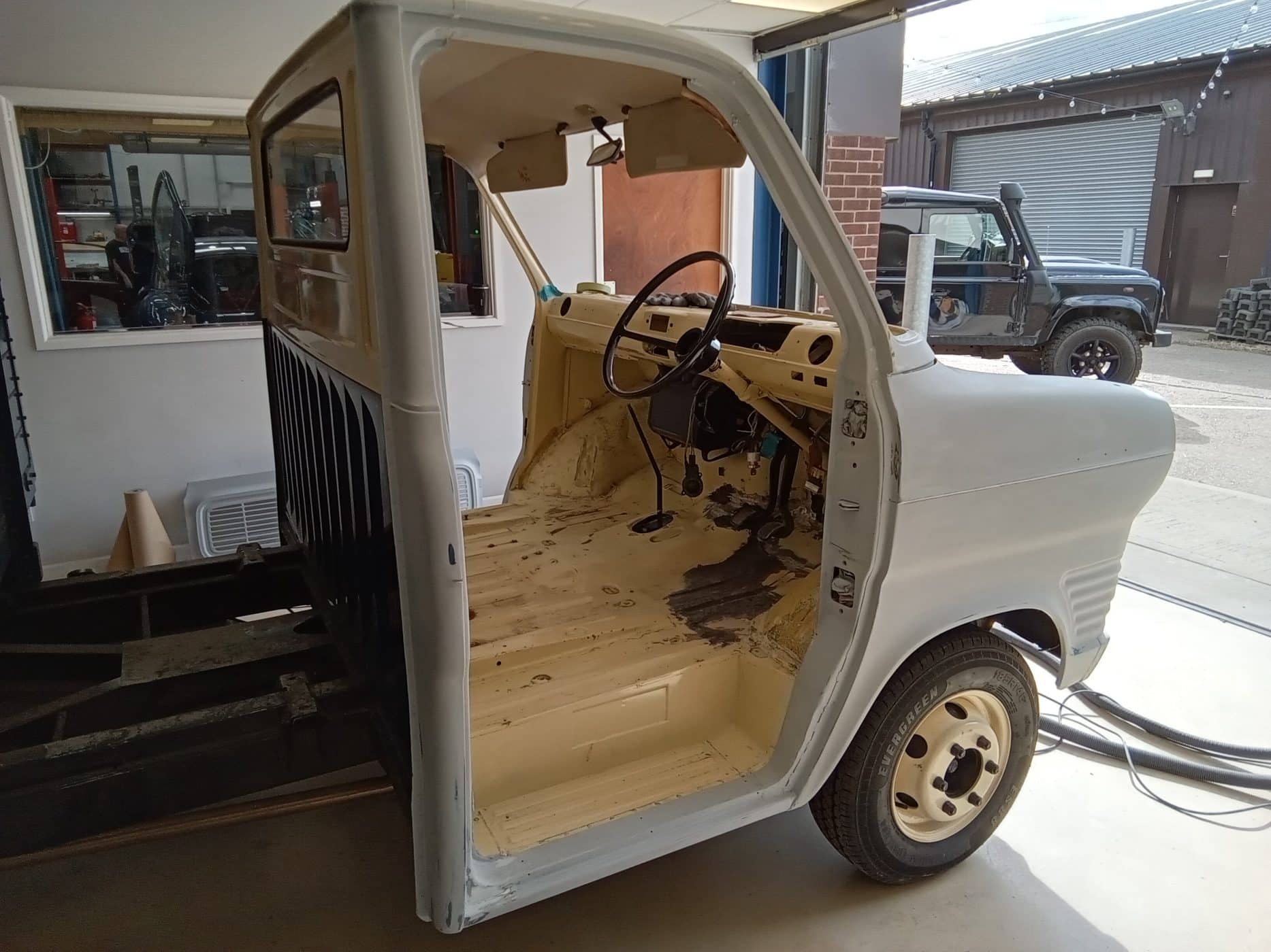 18092023 1972 Ford Transit Mark 1 paint 11 1