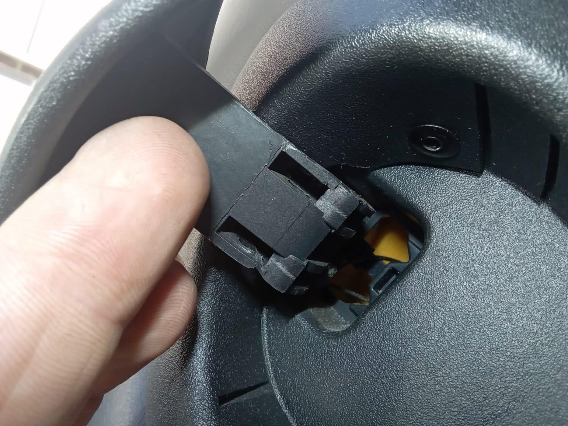 18092023 2001 Ford Cougar Seat release and rear wiper 1 1