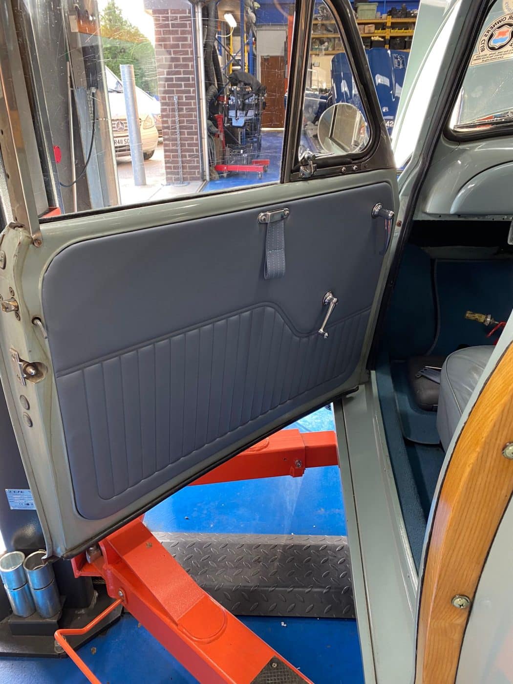 06102023 1965 Morris Traveller interior and assessment 21 1