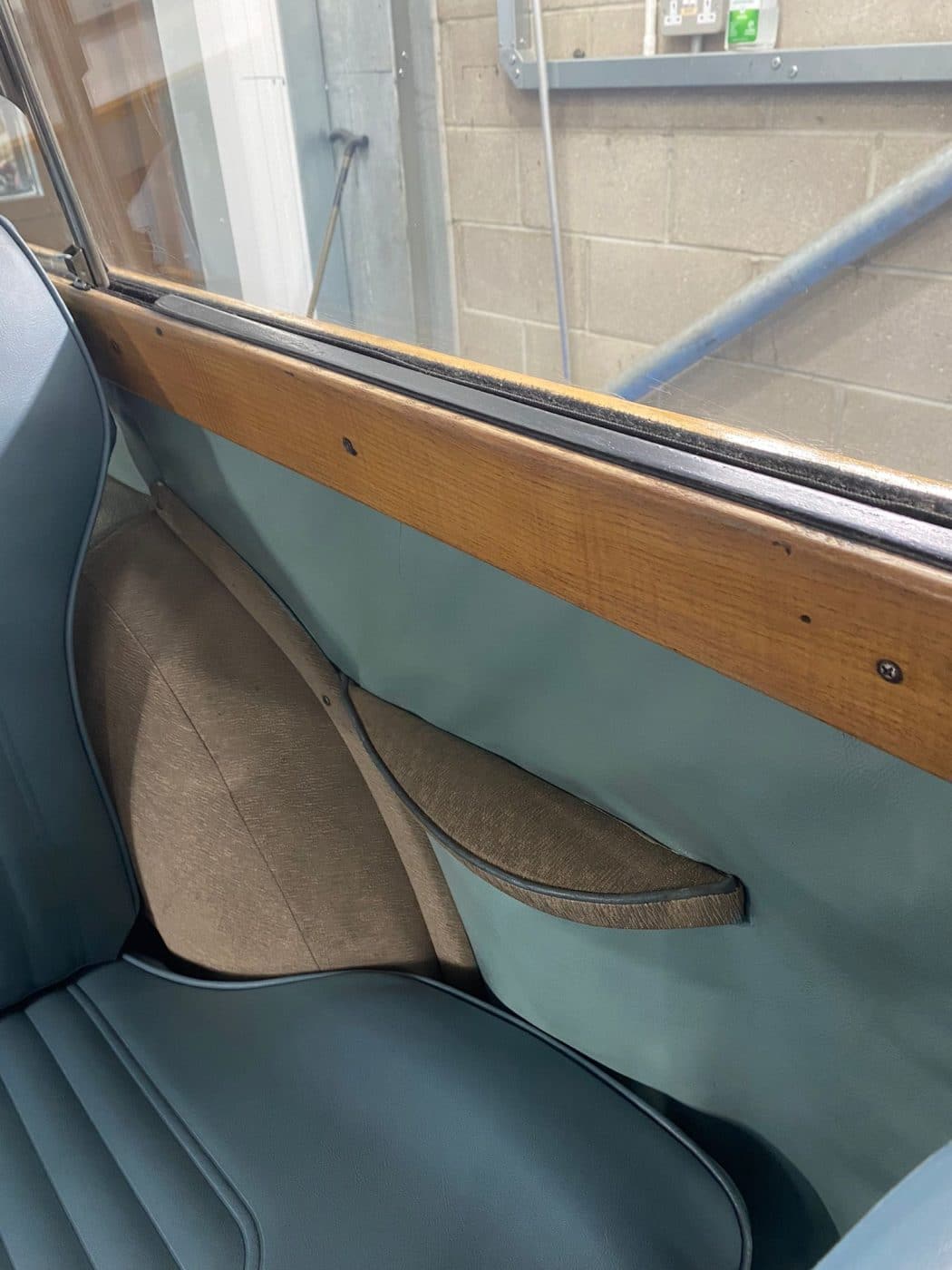06102023 1965 Morris Traveller interior and assessment 3 1