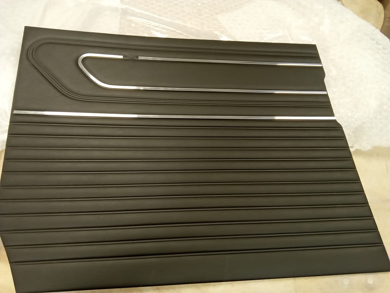 12102023 1972 Ford Transit Tipper window frames and interior back in 4 1