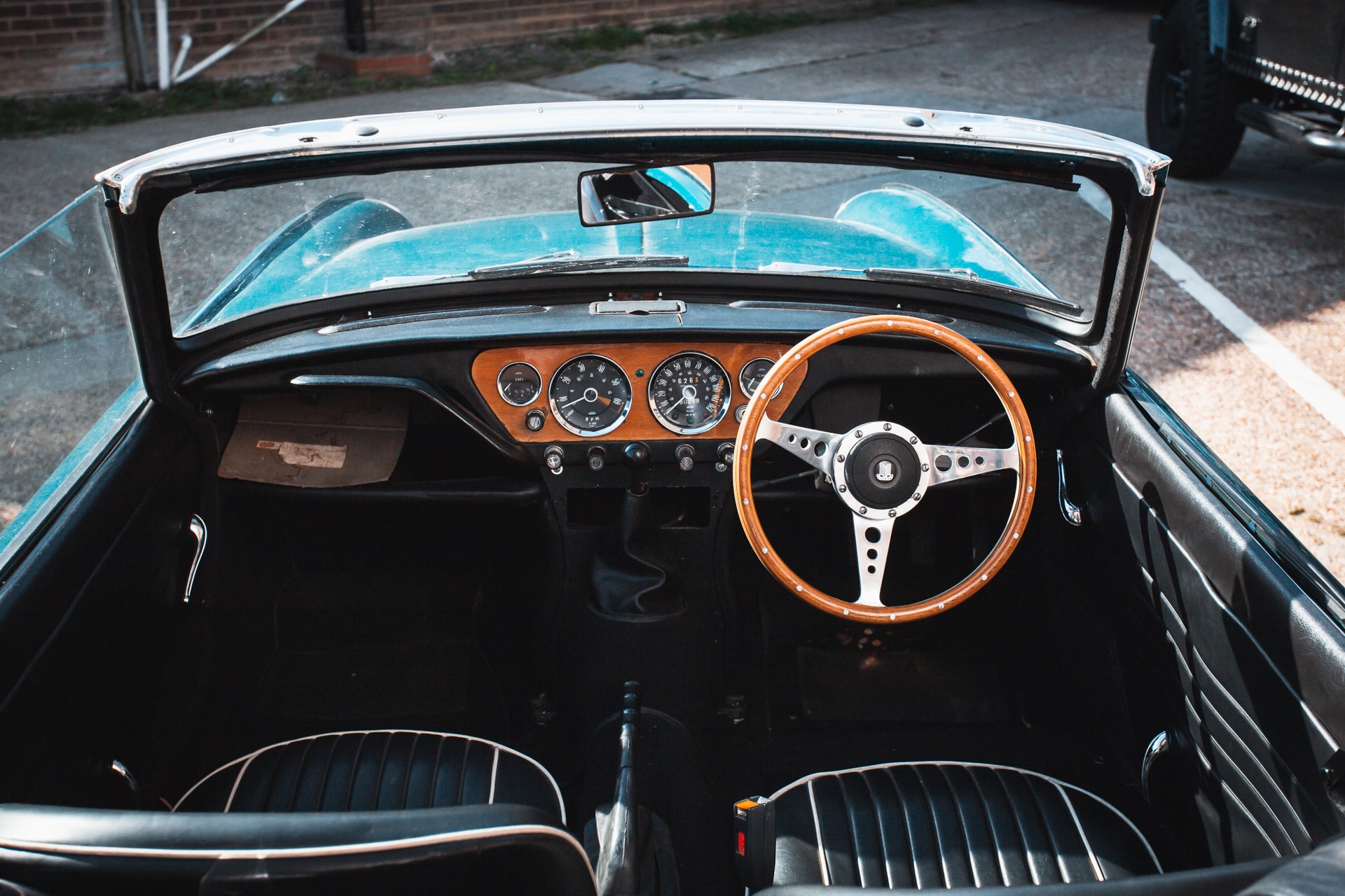 Triumph Spitfire Arrival 04 1