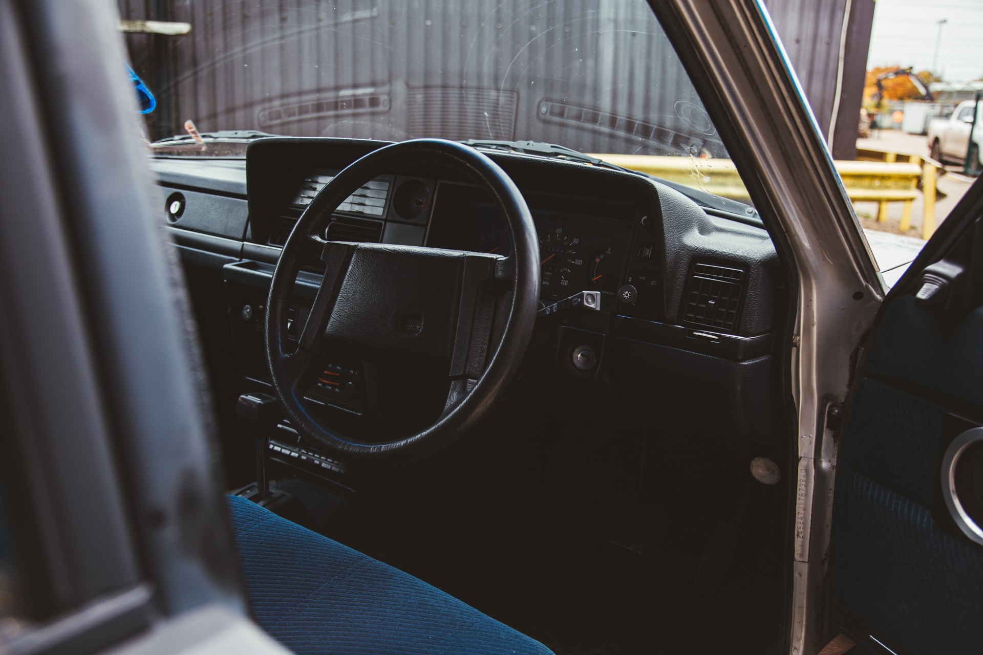 151123 1988 Volvo 240GL 7 1