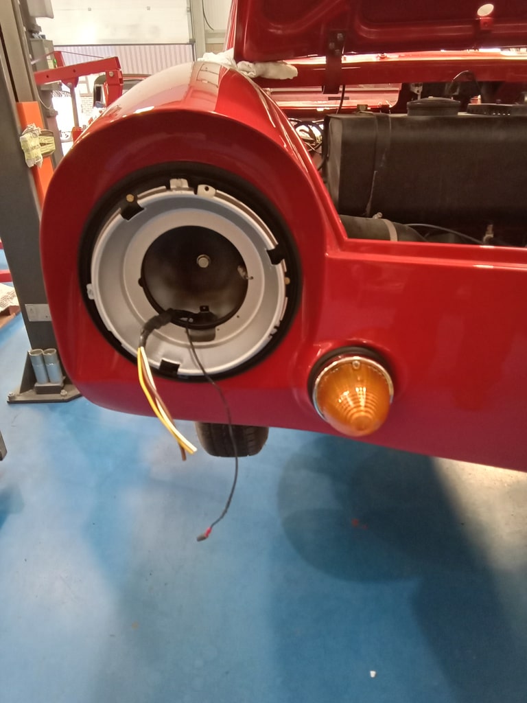 1964 Amphicar 7 70 Electrics 09 1