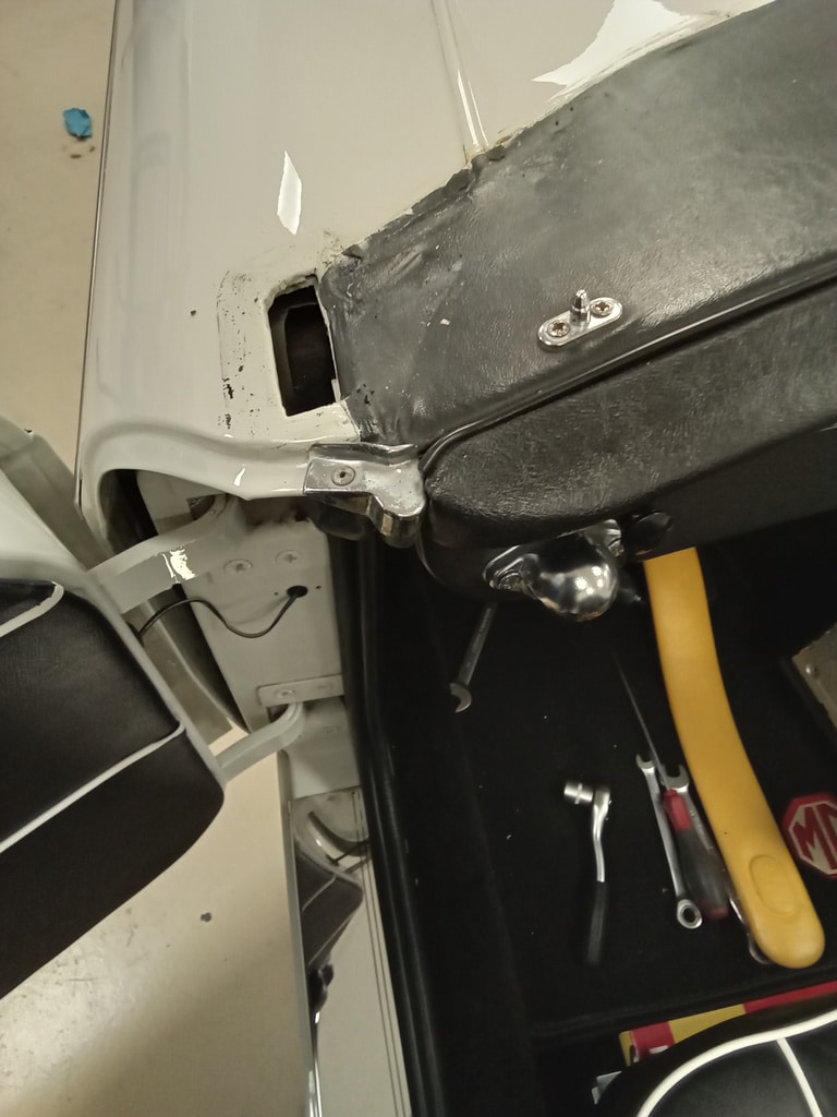1970 MG B Roadster Front Wing Repair 16 1