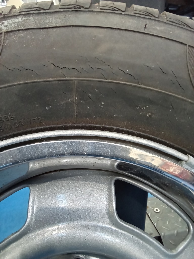 1980 Volvo 240 Estate Tyres 03 1