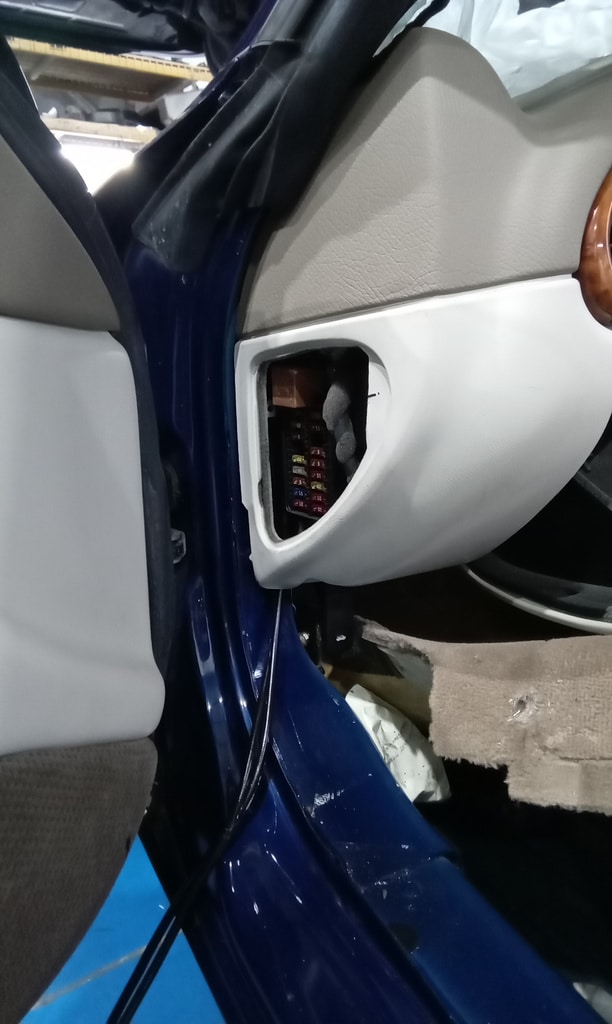 27112023 2001 Jaguar XKR carpet and roof 22 1