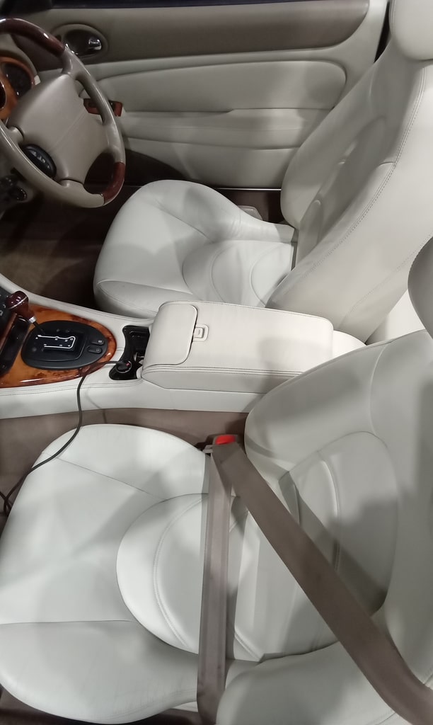 27112023 2001 Jaguar XKR carpet and roof 43 1
