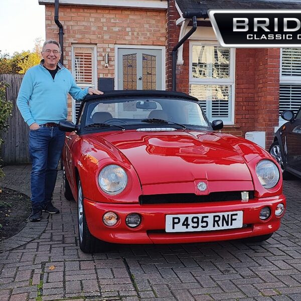 1996 MG RV8