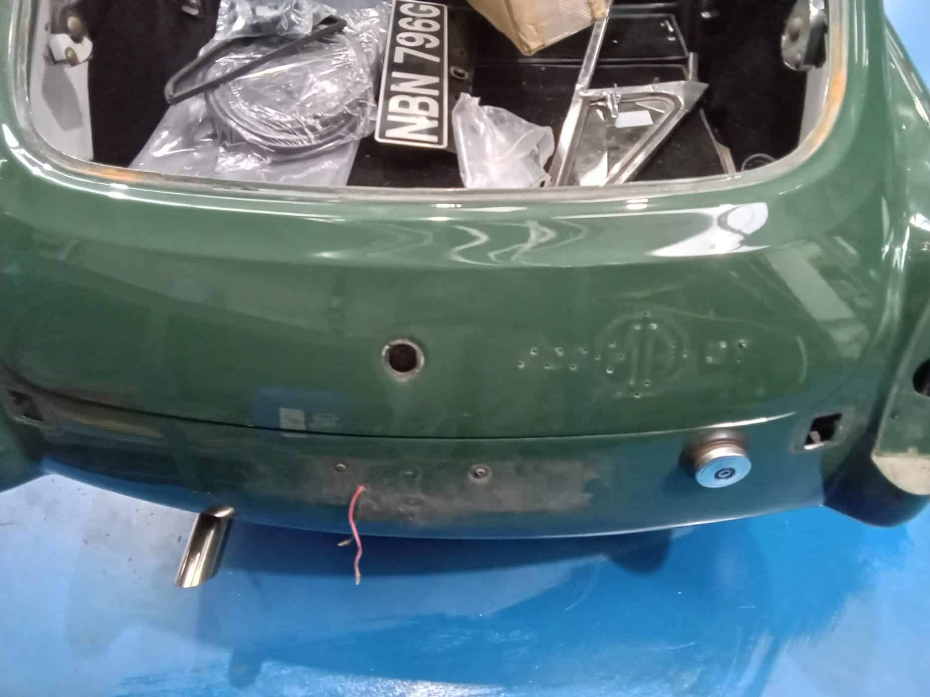 041223 1969 MGC GT Teardown28 1