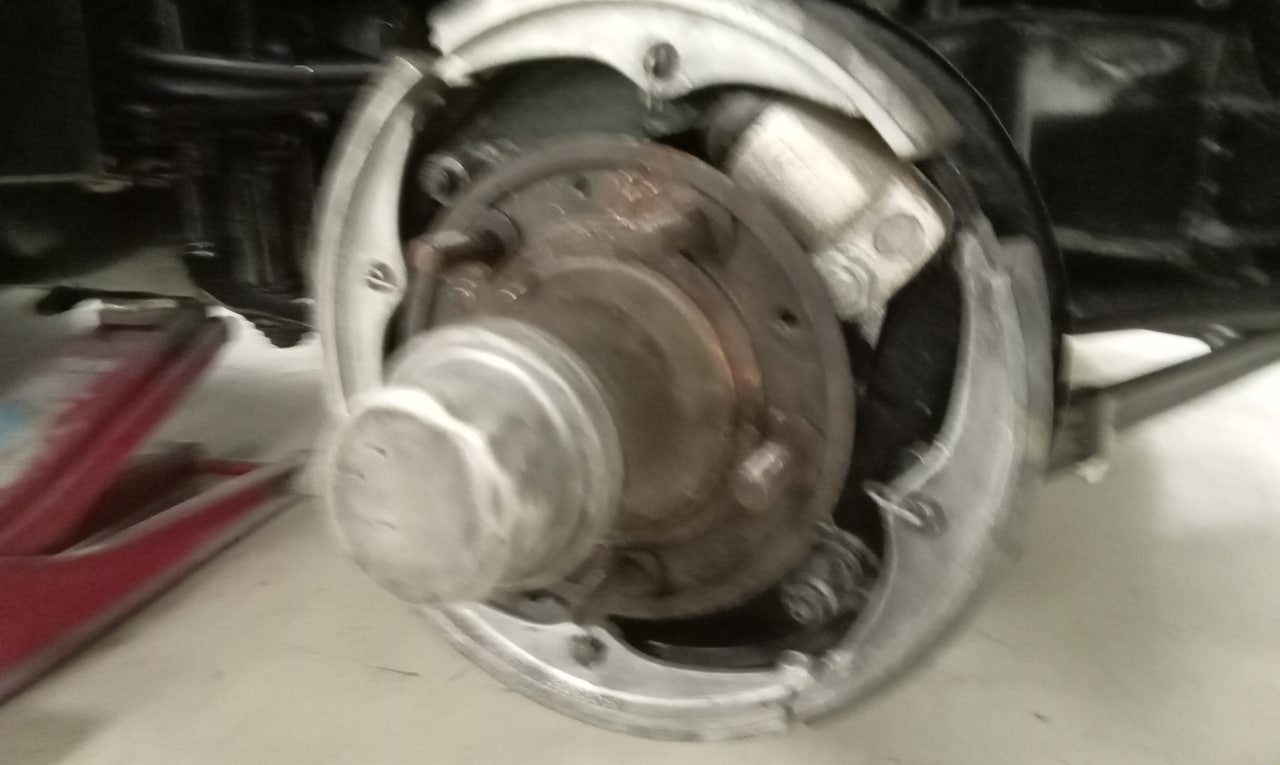 11012024 1963 Bentley S3 back at workshop and freeing brakes 3 1