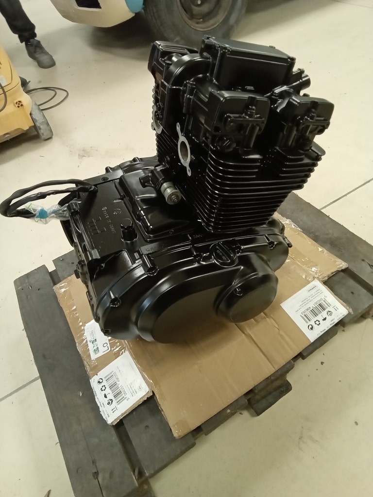 14032024 1984 Suzuki GSX400T engine paint 3 1