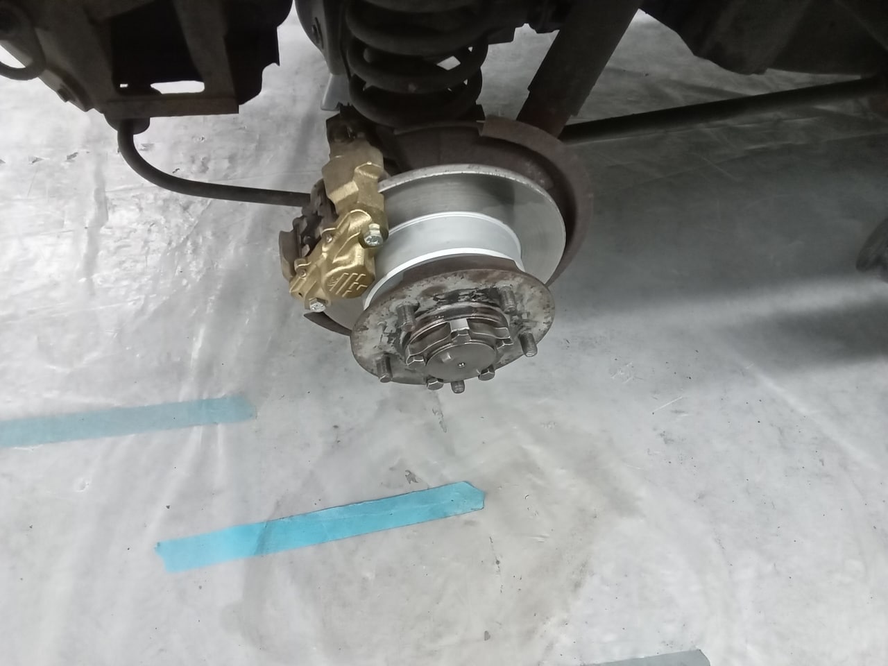 Land Rover Defender Centre Hubs Painted 07 1