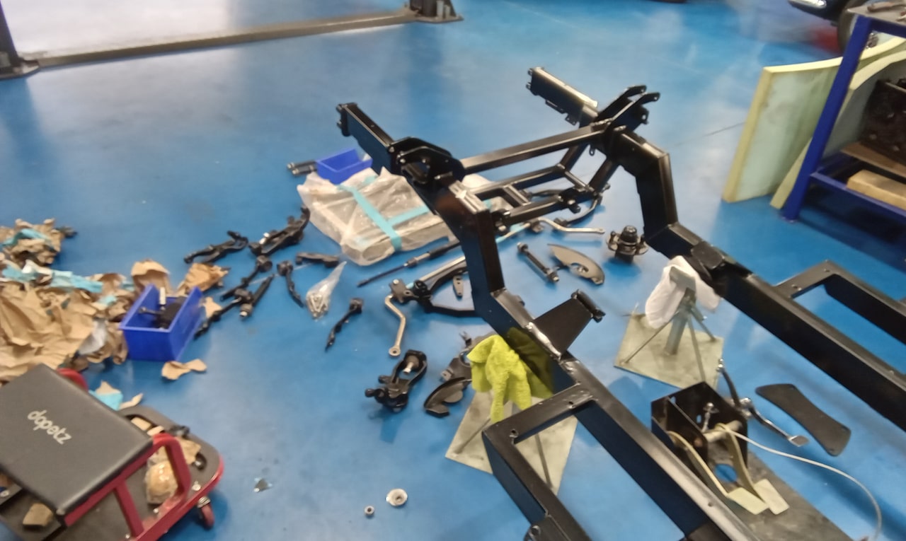 1975 AC Cobra Replica rebuild begins 2 1