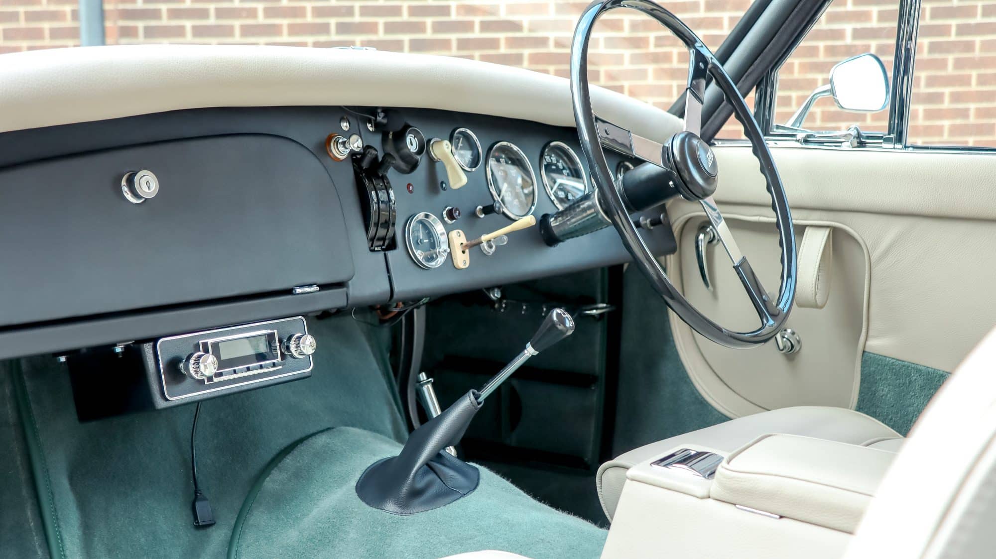 Jensen 541R Last Images 15 1