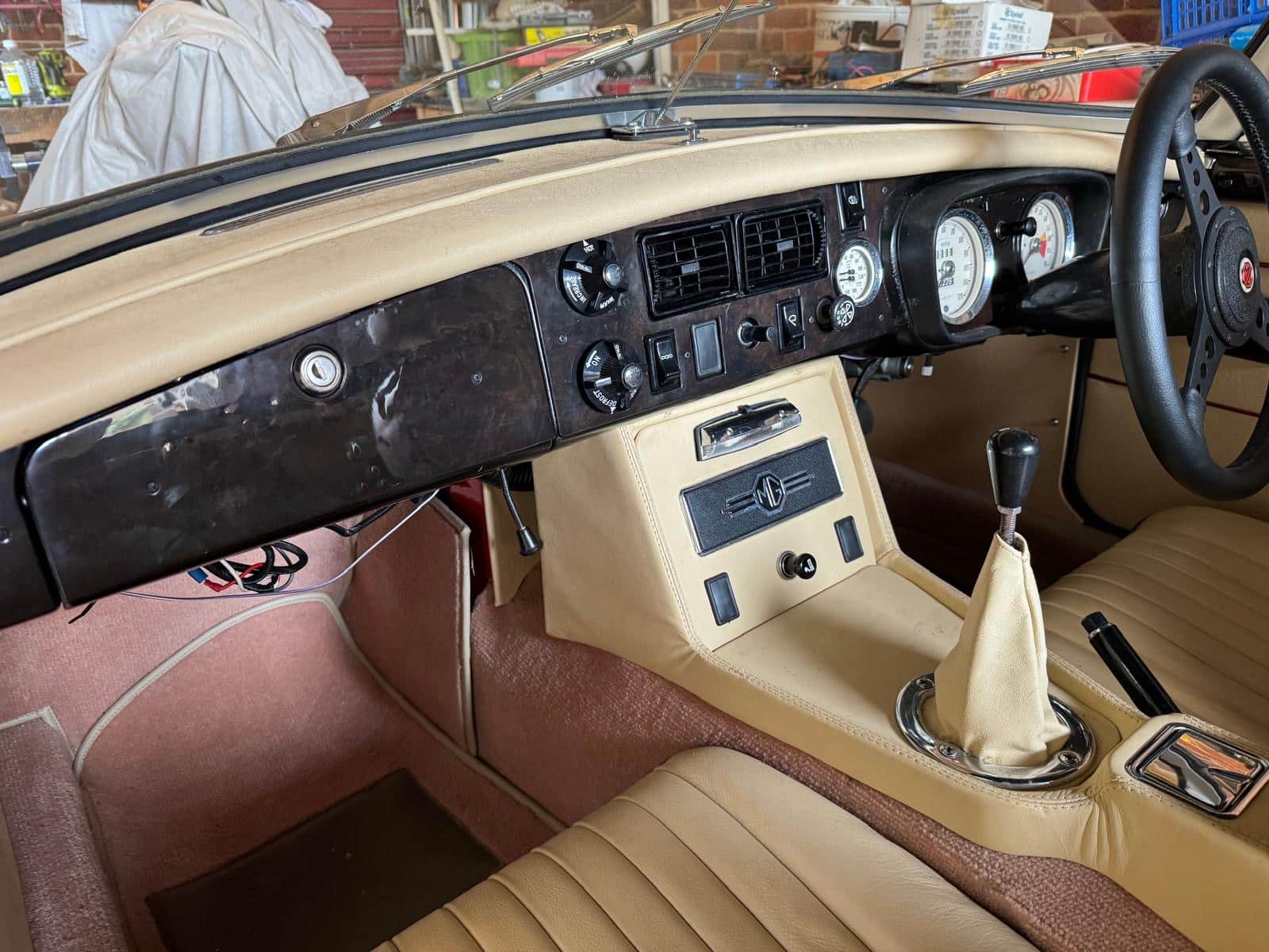 150524 1972 MG B Roadster Viewing 14 1