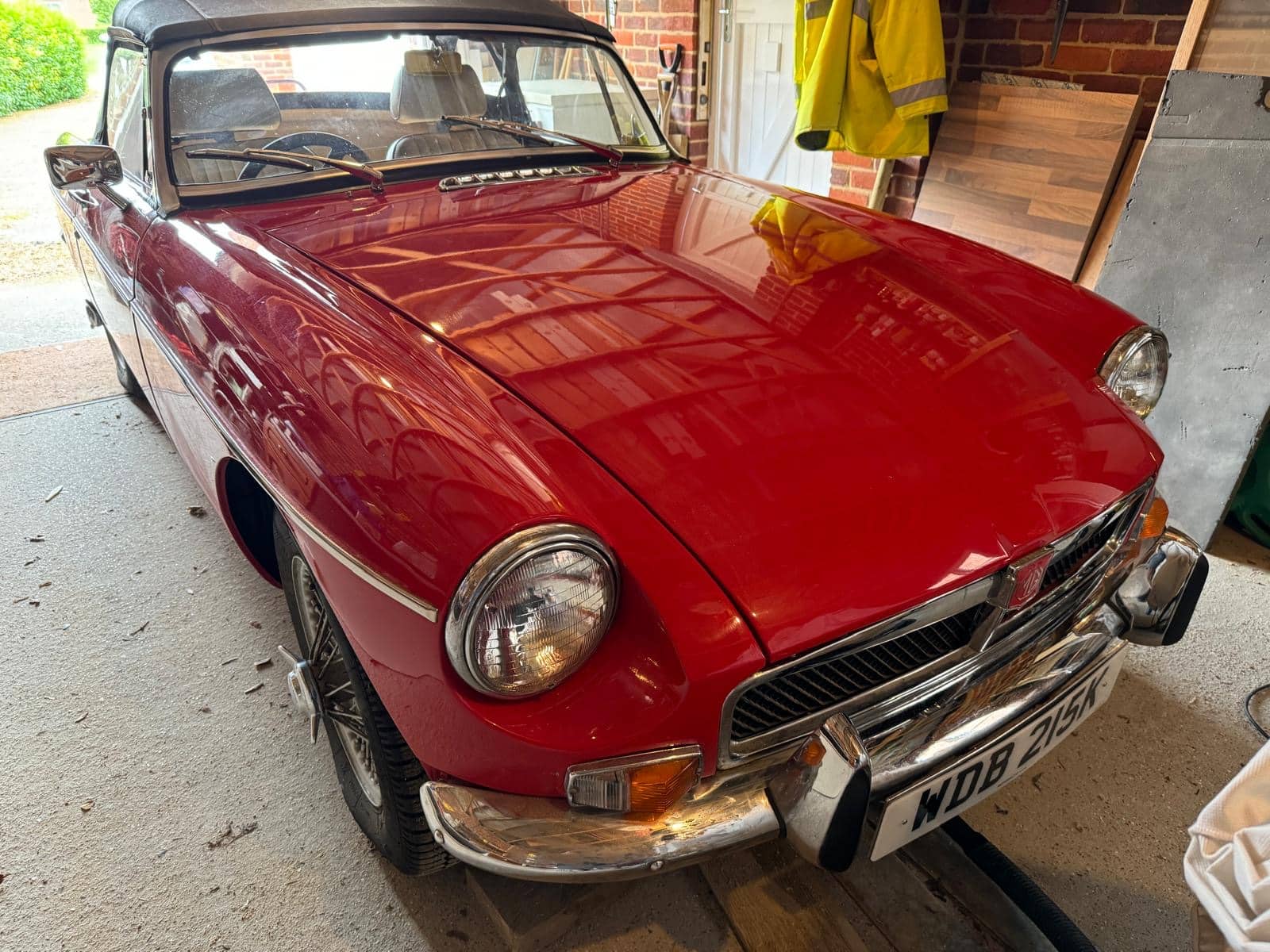 150524 1972 MG B Roadster Viewing 17 1
