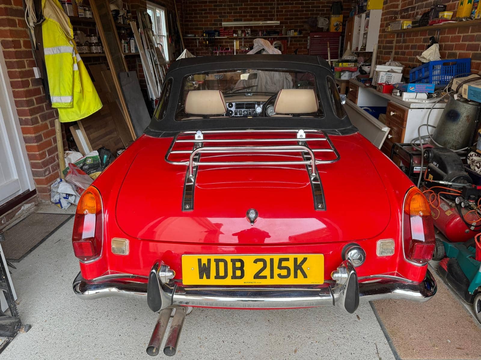 150524 1972 MG B Roadster Viewing 18 1