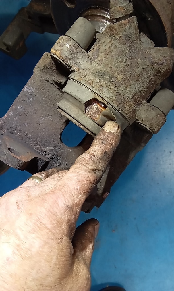 230524 2003 MG ZT V8 Brakes and Suspension 8 1