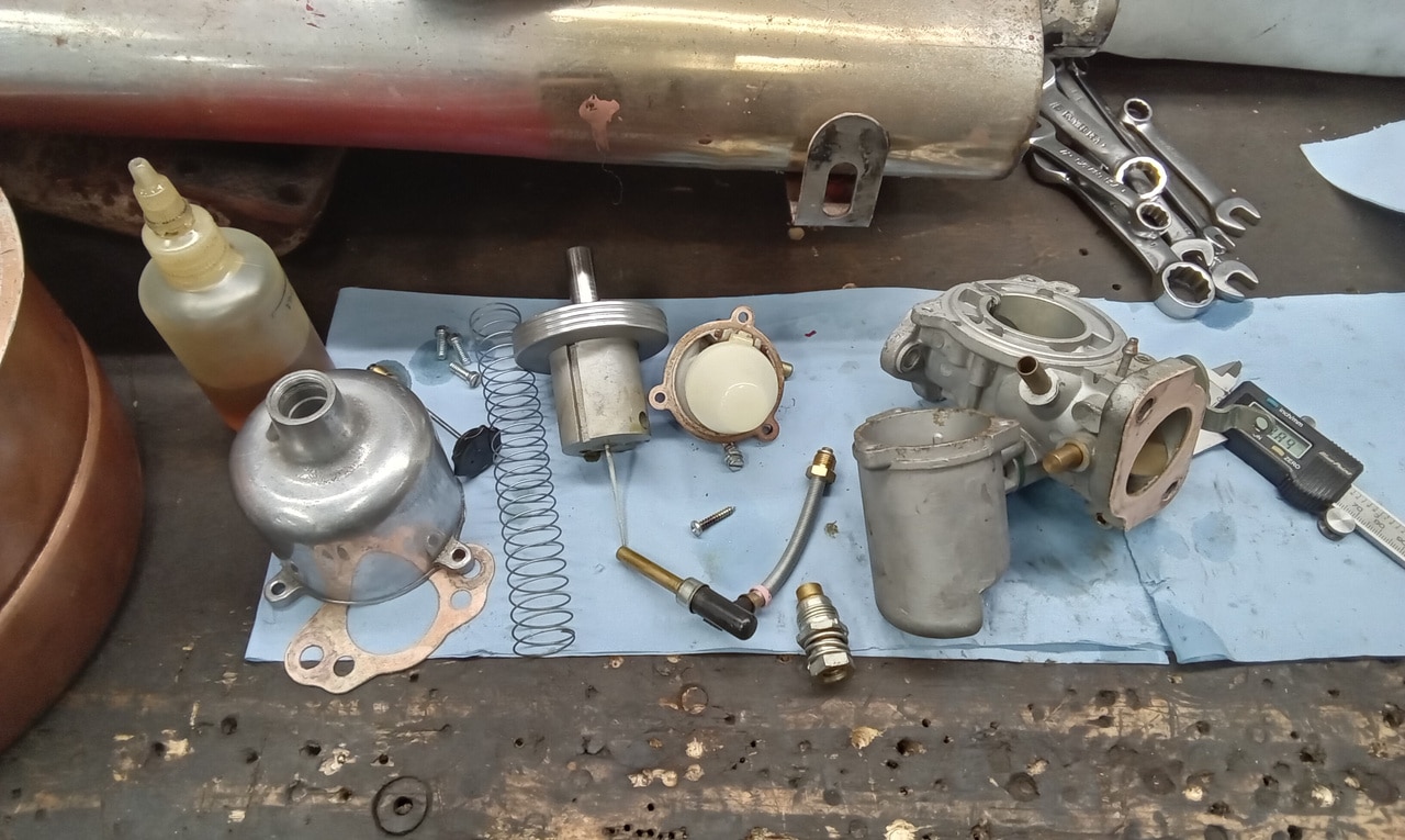 290524 1972 MGB Roadster Carburettor Work 11 1