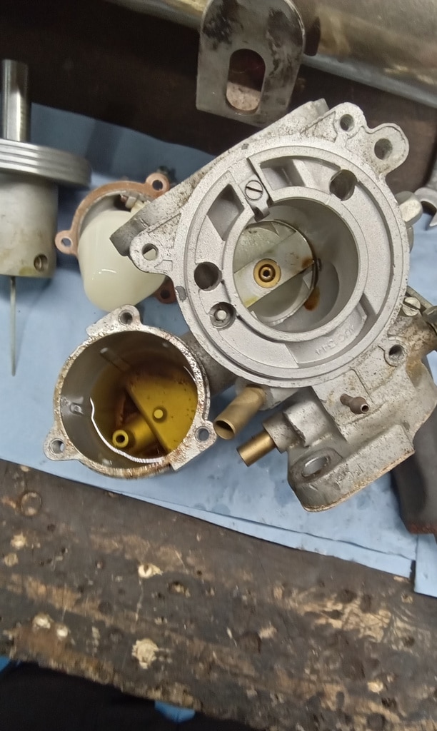 290524 1972 MGB Roadster Carburettor Work 13 1