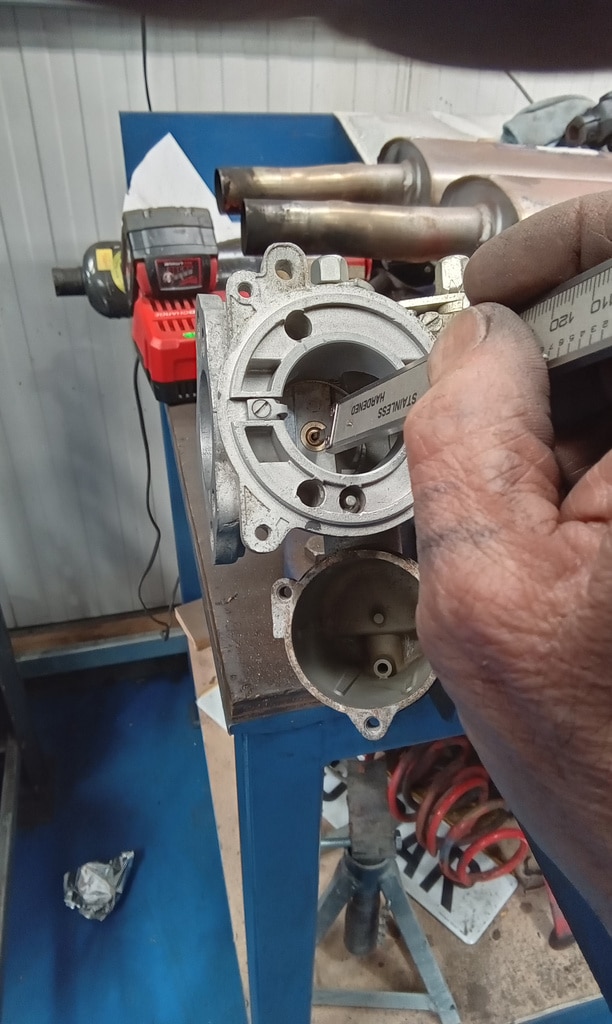 290524 1972 MGB Roadster Carburettor Work 4 1