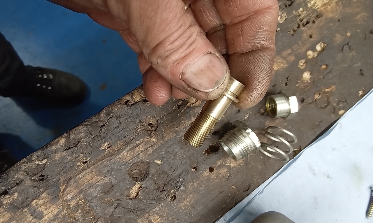 290524 1972 MGB Roadster Carburettor Work 9 1