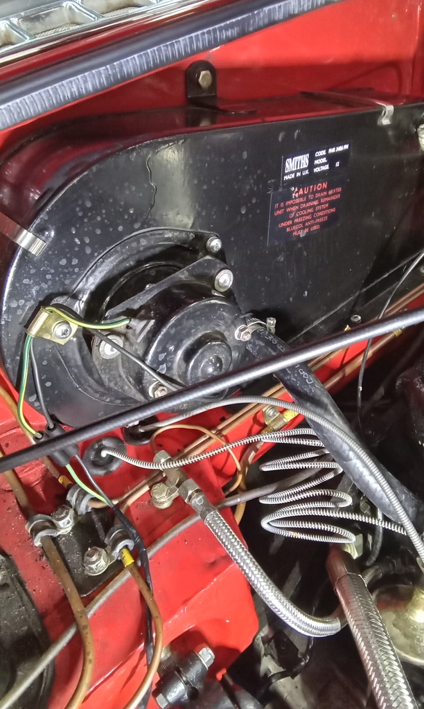 300524 1972 MGB Roadster Flexi Hoses Heater Fan Dash Wiring Seat Belt Battery Terminals and Horn 4 1