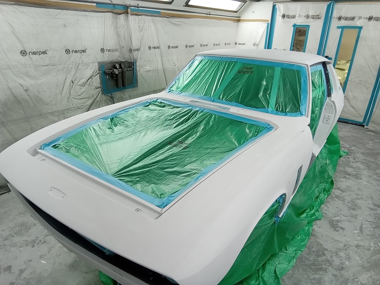 120624 1975 Jensen Interceptor Mk3 Final Primer and Polyfan 16 1
