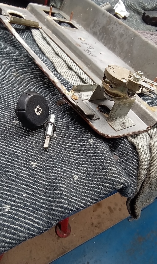 130624 1989 Daimler Double Six Dash Install and wiring fault repair brakes and roadtest 11 1