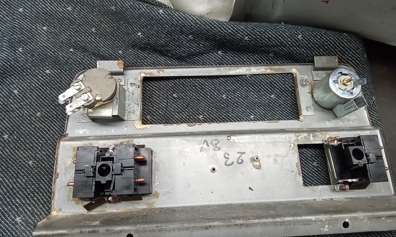 130624 1989 Daimler Double Six Dash Install and wiring fault repair brakes and roadtest 12 1