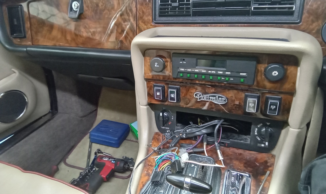 130624 1989 Daimler Double Six Dash Install and wiring fault repair brakes and roadtest 8 1